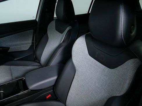 Used 2024 Volkswagen ID.4 2WD image 6