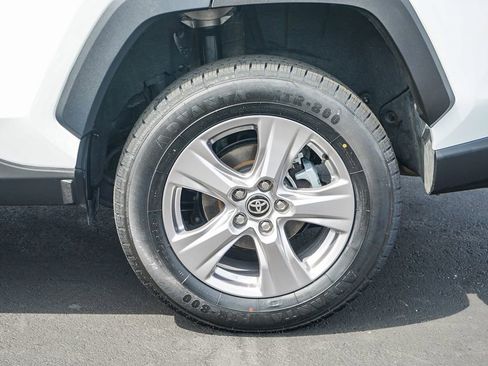 Used 2025 Toyota RAV4 XLE AWD/4WD image 12