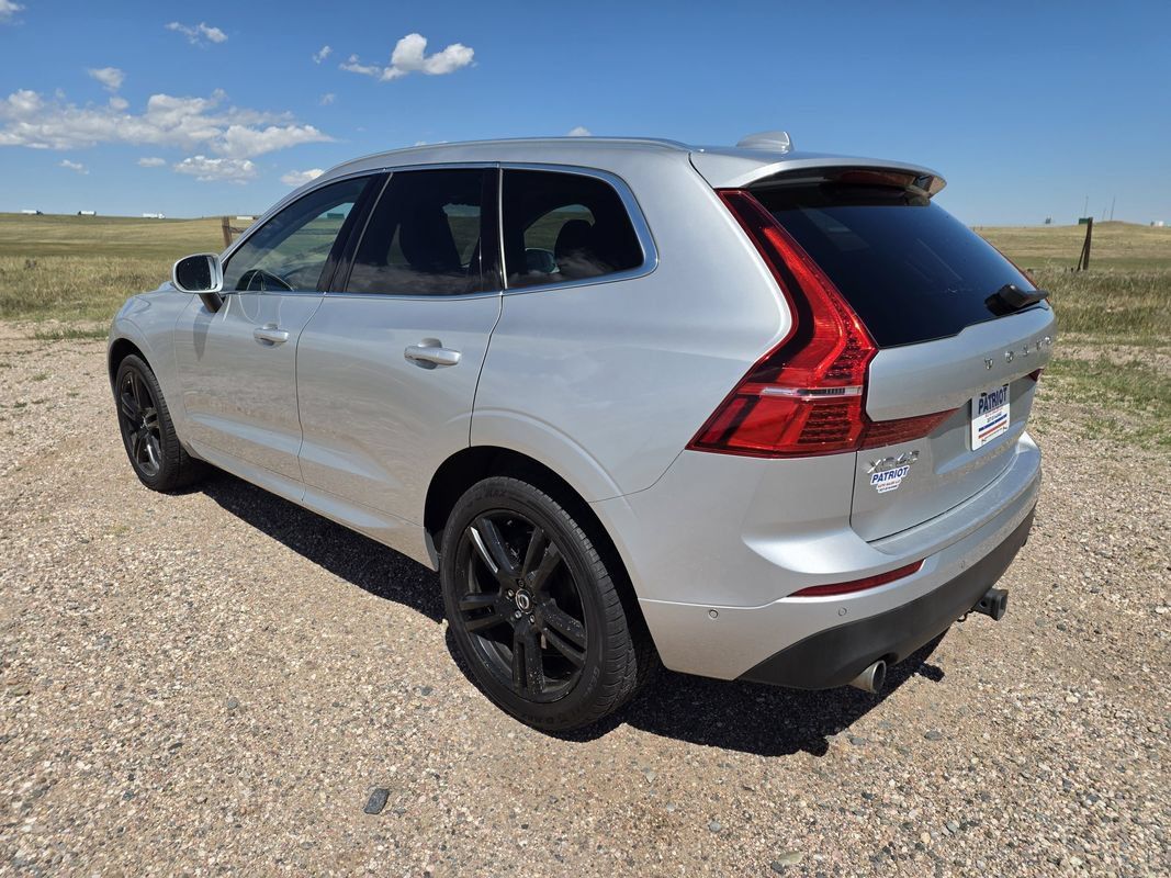 Used 2019 Volvo XC60 T6 Momentum w/ Multimedia Package AWD/4WD image 3