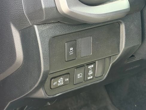 Used 2021 Toyota Tacoma TRD Off-Road w/ Technology Package AWD/4WD image 5