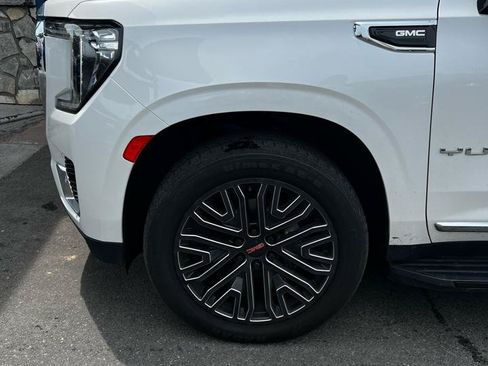 Used 2021 GMC Yukon SLT w/ SLT Luxury Plus Package AWD/4WD image 2