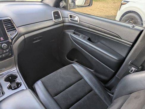 Used 2020 Jeep Grand Cherokee Altitude image 22