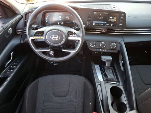 Certified 2024 Hyundai Elantra SE FWD image 11
