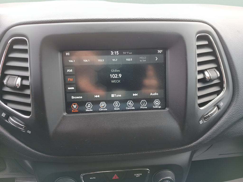 Used 2019 Jeep Compass Latitude w/ Popular Equipment Group AWD/4WD image 16