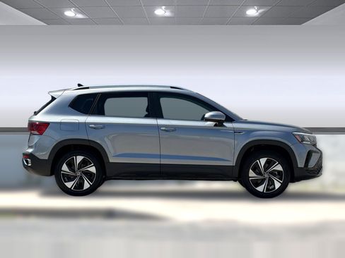 Used 2024 Volkswagen Taos SE AWD/4WD image 8