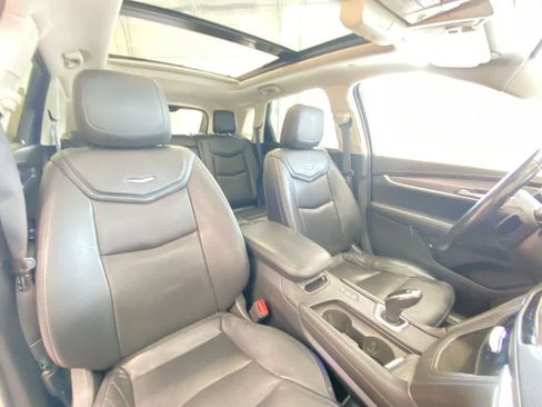 Used 2018 Cadillac XT5 Luxury w/ Driver Awareness Package AWD/4WD image 28