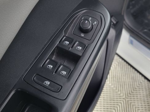 Used 2024 Volkswagen Taos SE FWD image 19