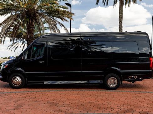 Used 2022 Mercedes-Benz Sprinter 3500 image 2