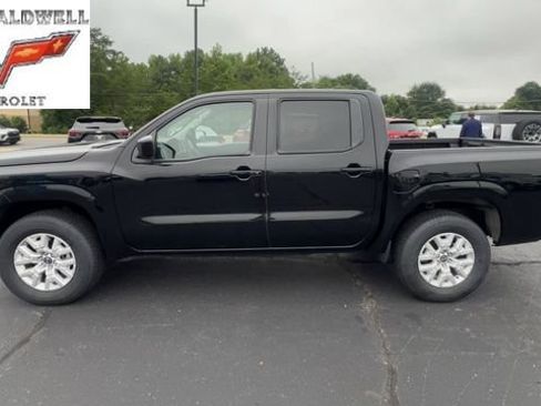 Used 2023 Nissan Frontier SV AWD/4WD image 5