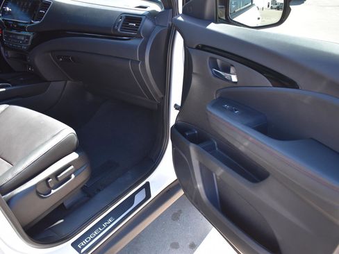 Used 2025 Honda Ridgeline Black Edition image 17