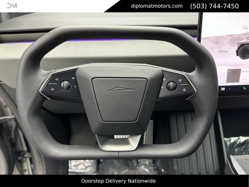 Used 2025 Tesla Cybertruck AWD Crew Cab image 32