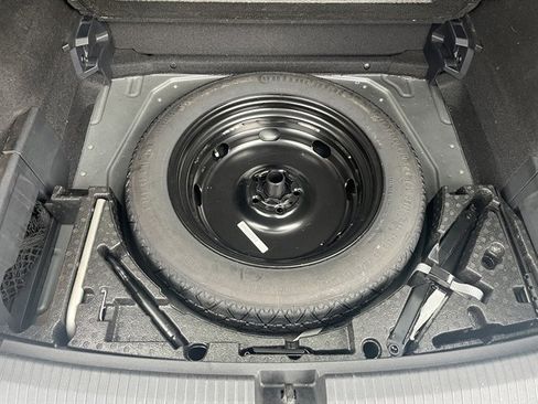 Used 2018 Volkswagen Tiguan S image 15