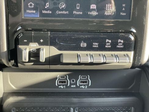 New 2026 RAM 2500 Laramie w/ Sport Appearance Package AWD/4WD image 29