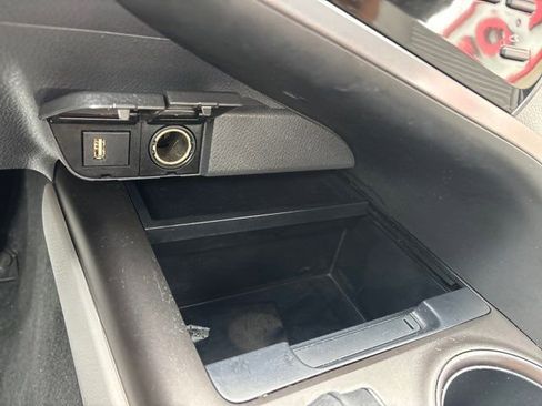 Used 2021 Toyota Camry SE FWD image 29