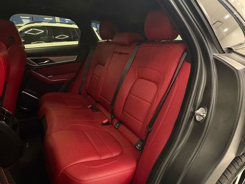 Used 2021 Jaguar F-PACE R-Dynamic S image 23