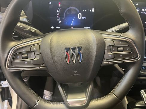 Used 2025 Buick Envista Sport Touring image 27