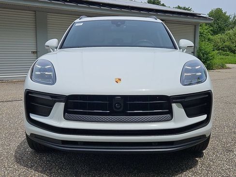 Certified 2026 Porsche Macan AWD/4WD image 7