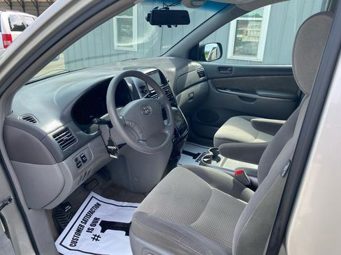 Used 2009 Toyota Sienna LE AWD/4WD image 10