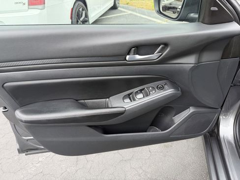 Used 2025 Nissan Altima 2.5 SV FWD image 10