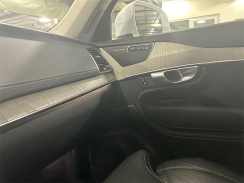 Certified 2024 Volvo XC90 T8 Ultimate w/ Protection Package Premier image 19