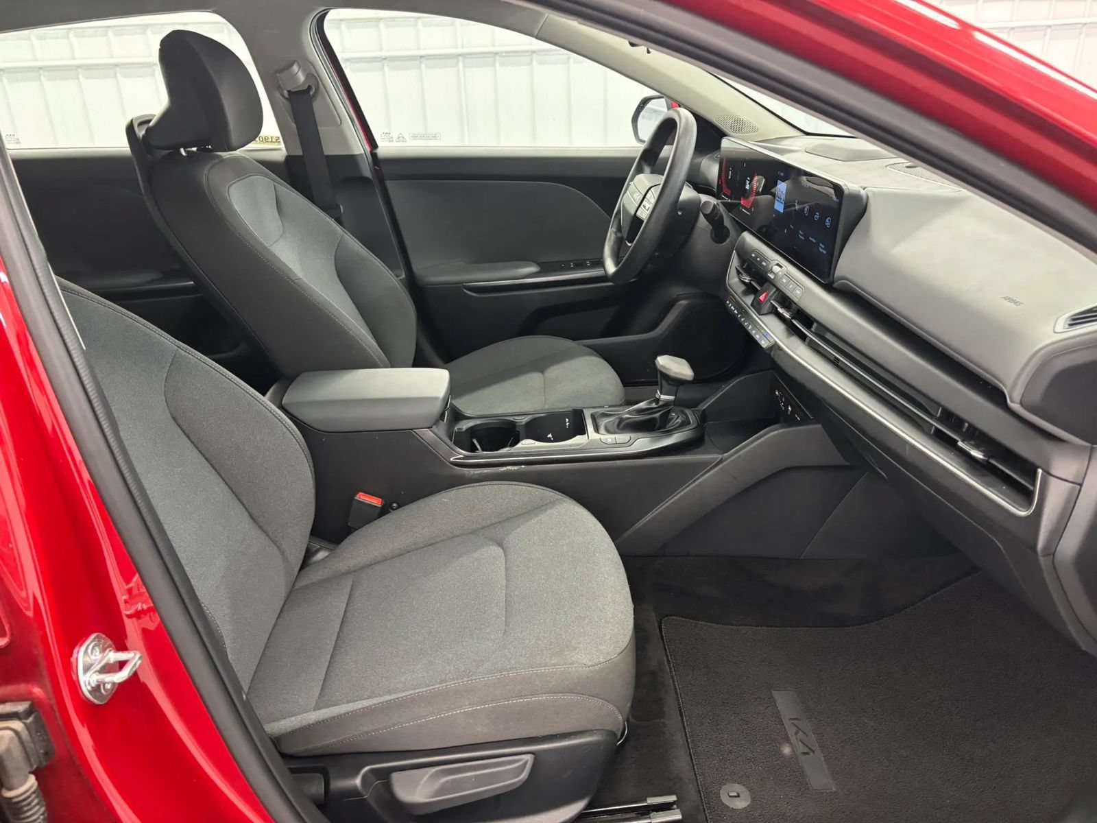 Used 2025 Kia K4 FWD image 33