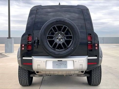 Used 2025 Land Rover Defender 110 S image 4