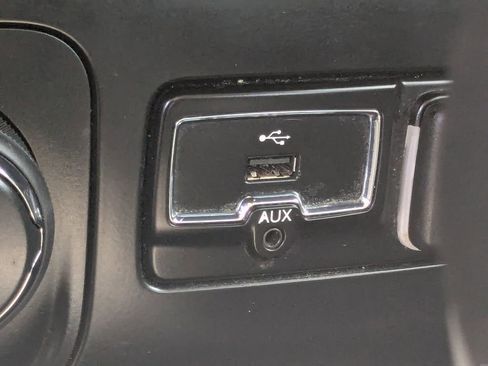 Used 2017 Jeep Renegade Latitude AWD/4WD image 7
