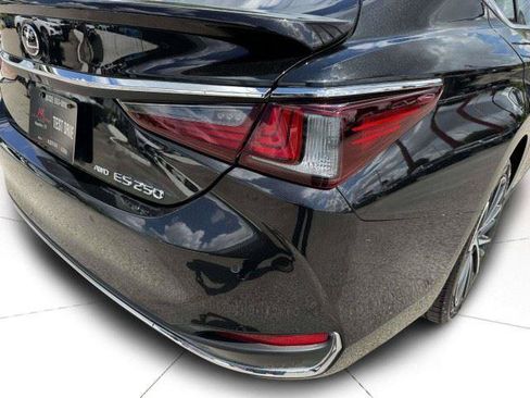 Used 2022 Lexus ES 250 w/ Premium Package AWD/4WD image 16