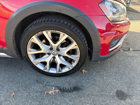 Used 2017 Volkswagen Golf Alltrack SEL image 4