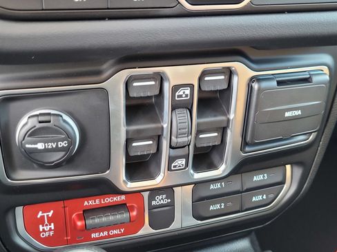 New 2026 Jeep Gladiator Mojave AWD/4WD image 18