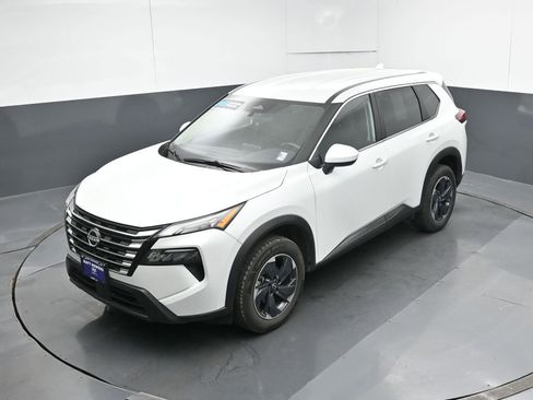 Used 2025 Nissan Rogue SV image 48