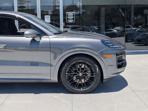 New 2025 Porsche Cayenne Coupe image 11