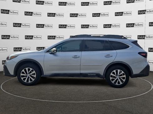 Used 2020 Subaru Outback Premium image 3