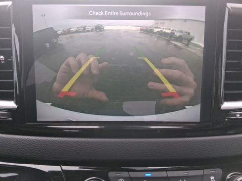 Used 2024 Chrysler Pacifica Touring-L FWD image 27