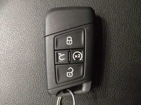 Used 2024 Volkswagen Jetta SE FWD image 32