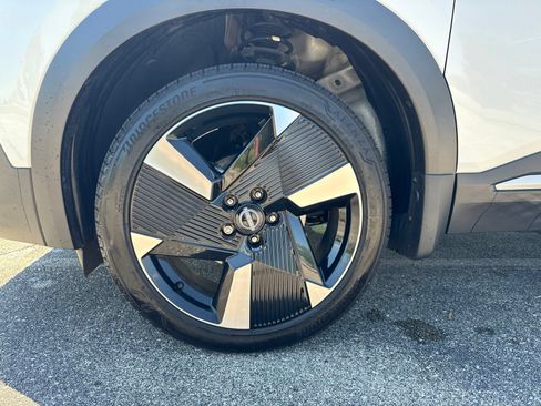 Certified 2025 Nissan Kicks SR FWD image 14