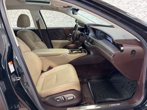 Used 2020 Lexus LS 500 w/ Accessory Package (Z2) RWD image 11