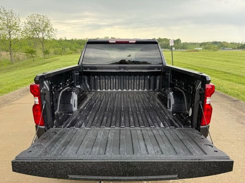Used 2023 Chevrolet Silverado 1500 LT AWD/4WD image 5