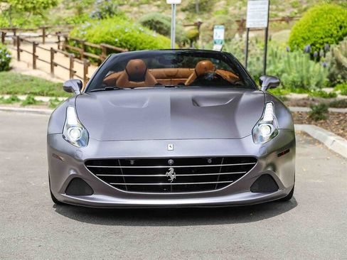 Used 2016 Ferrari California T RWD image 9