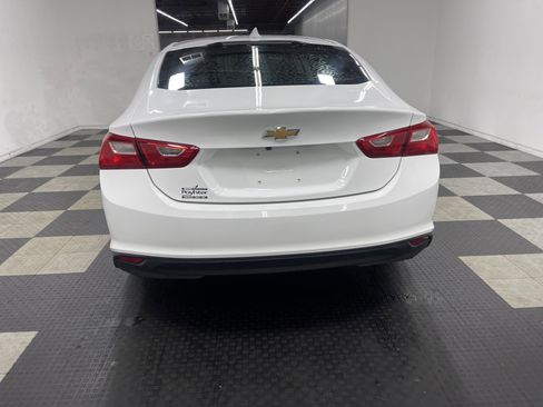 Used 2018 Chevrolet Malibu LT FWD image 3