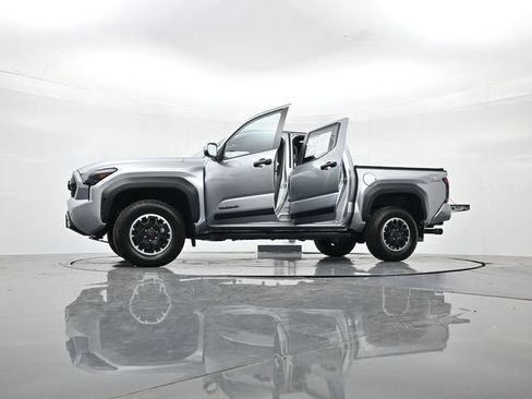 Used 2024 Toyota Tacoma TRD Off-Road AWD/4WD image 51