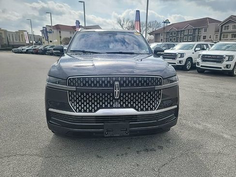Used 2025 Lincoln Navigator Reserve image 2