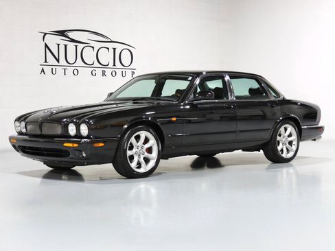 Used 1998 Jaguar XJ8 RWD image 1