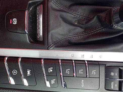 Used 2021 Porsche Macan image 35