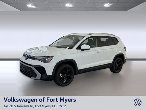 New 2026 Volkswagen Taos SE FWD image 1