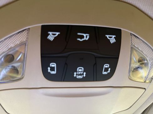 Used 2023 Chrysler Pacifica Touring-L FWD image 33