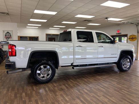 Used 2019 GMC Sierra 2500 SLT w/ Duramax Plus Package AWD/4WD image 6