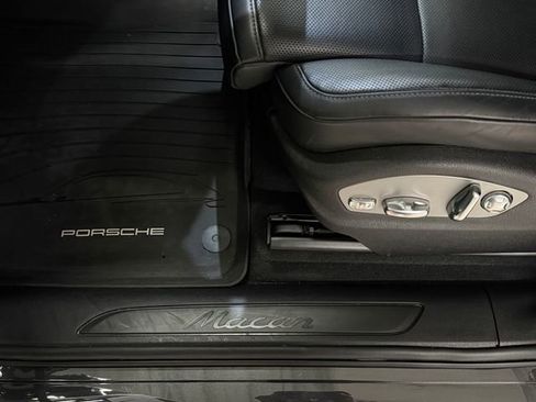 Certified 2025 Porsche Macan image 31