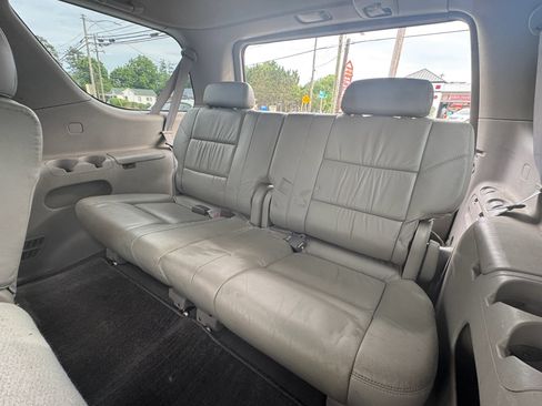 Used 2004 Toyota Sequoia SR5 AWD/4WD image 5