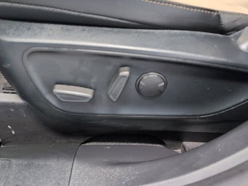 Used 2020 Ford Escape Titanium image 13